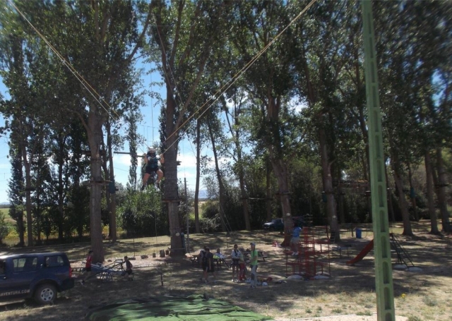 Tirolina en el campamento